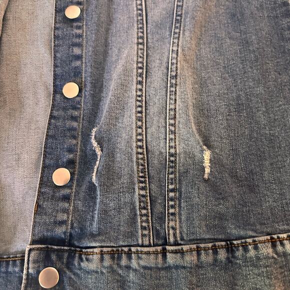 Oversized Women's Trucker Denim Jacket, size M - Picture 4 of 11